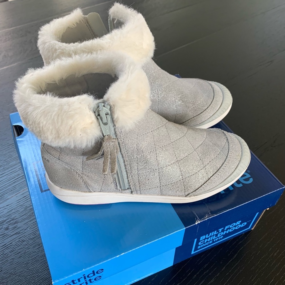 Stride rite girls booties size 1w silver good condition